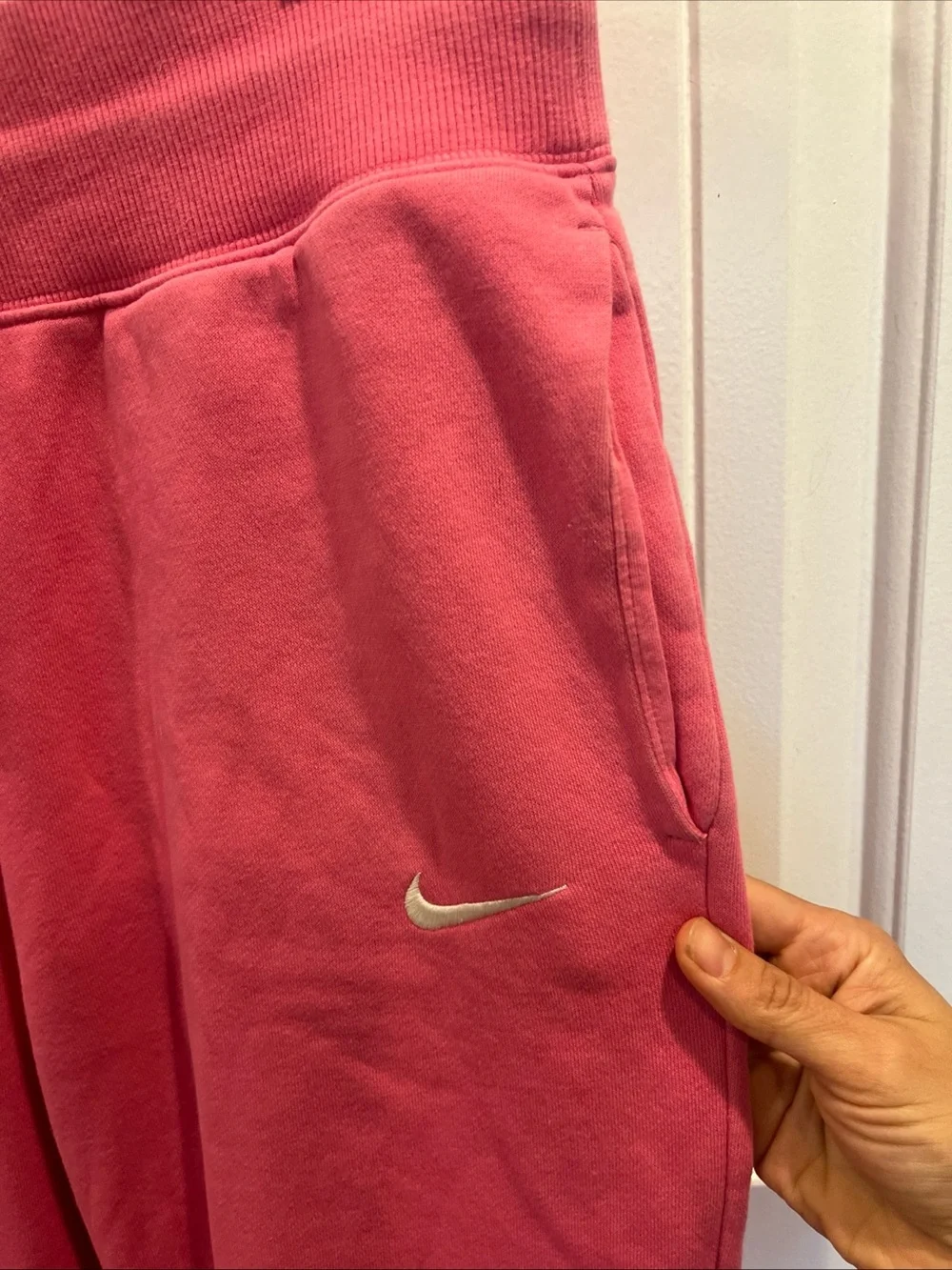 Nike Women’s Pink Joggers with White Swoosh Loungewear Comfy Stretch EUC